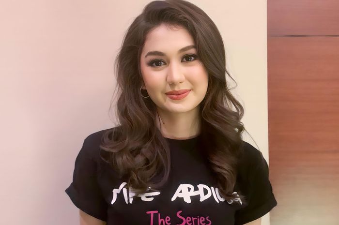 Sosok Zoe Abbas Jackson Pemeran Nike Ardilla The Series Yang Viral Di