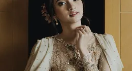 Anggunnya Sabrina Anggraini dalam Balutan Kebaya saat Tunangan ...