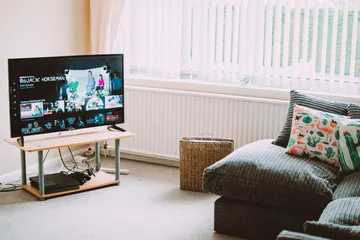 Ilustrasi menonton televisi