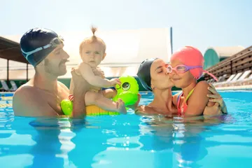 Manfaat berenang bagi si kecil