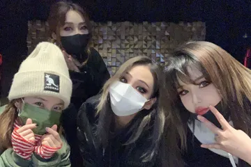 Kabar baik buat Blackjacks, Minzy mengungkapkan bahwa 2NE1 tengah berdiskusi membuat proyek bersama.  