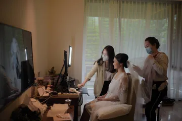 MUA yang sedang bertugas di masa pandemi