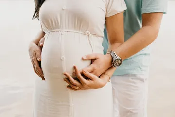 Tips mempersiapkan dana persalinan setelah perempuan menikah dengan pasangan.