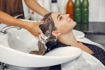 Tidak Bisa Asal, Berikut Kebiasaan yang Patut Dihindari saat Mencuci Rambut