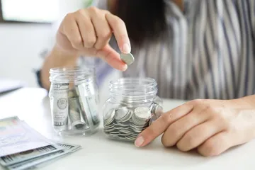 Ada 4 hal yang harus diketahui dalam mengatur keuangan saat kamu berusia 20 tahunan, langkah pertama adalah lunasi utang.