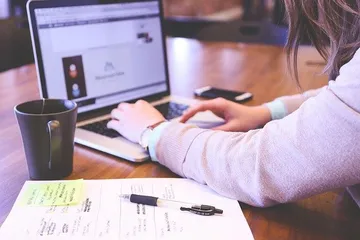 Kualifikasi lengkap lowongan kerja startup di Lemonilo posisi Creative Copywriter (Sriptwriter). 