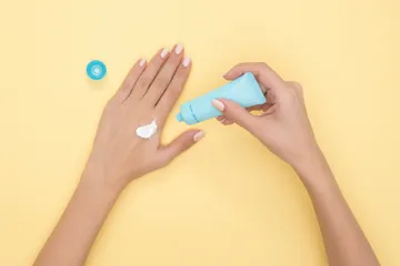 Perbedaan sunscreen dan sunblock
