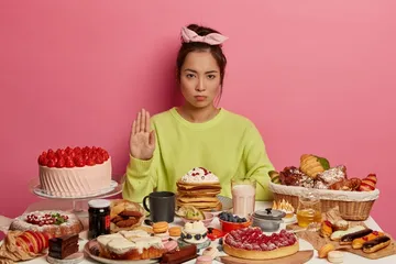 Ilustrasi perempuan makan