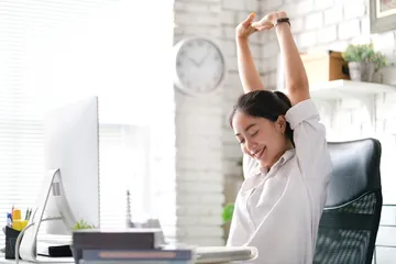 Cara yang bisa dilakukan wanita karir bisa semangat kerja walau tanpa minum kopi.