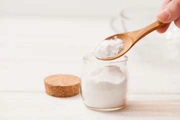 Bahan untuk menghilangkan noda di karpet akibat baking soda