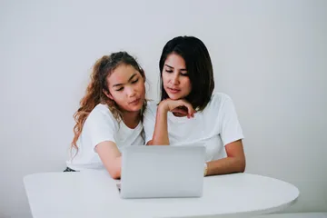 Persiapan ibu dan anak perempuan PPDB DKI Jakarta 2021