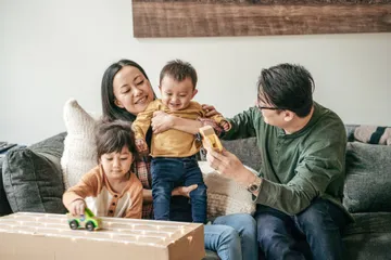 Mengasuh anak minim stres dengan pola asuh minimalis