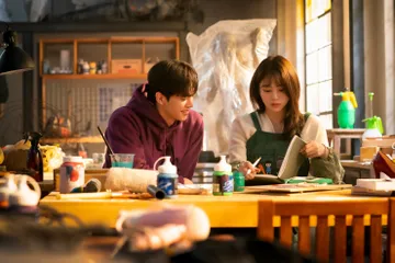Park Jae-eon dan Yu Na-bi dalam drama Korea Nevertheless yang diadaptasi dari webtoon
