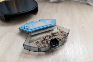 Cara membersihkan robot vacuum cleaner