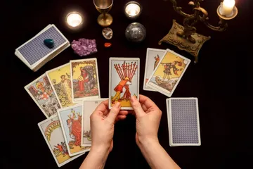 Alasan tarot dan zodiak menarik untuk dipelajari