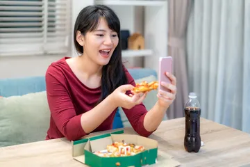 Pasangan LDR merayakan Lebaran.