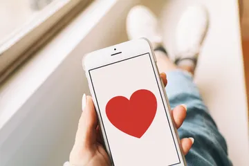 Tips agar tidak menjadi korban penipuan di aplikasi kencan online.