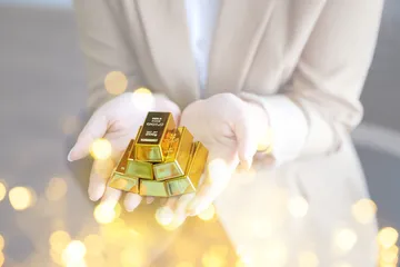 Kini investasi emas bisa online di banyak aplikasi ini.