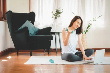 Olahraga untuk perempuan saat haid dapat dilakukan dengan tips berikut. Salah satunya memilih olahraga ringan.