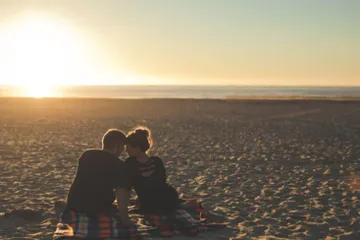 Ide kencan yang sederhana tetapi tetap romantis