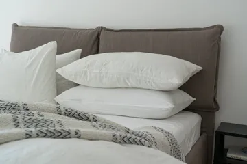 Cara mencuci bantal sesuai jenisnya