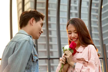 Menjalin hubungan romantis sebelum selesai dengan hubungan sebelumnya
