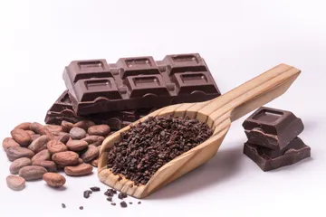 Perbedaan cokelat compound dan couverture serta perbandingan rasanya untuk membuat kue.