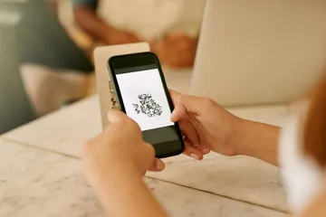 Cara scan barcode dan tunjukkan sertifikat vaksin PeduliLinduni