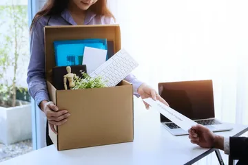 Menyikapi resign besar-besaran yang terjadi di perusahaan.