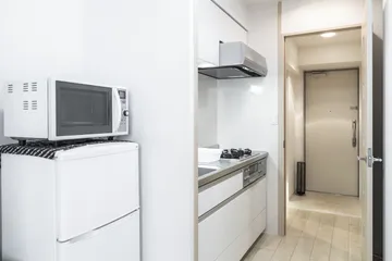 Masalah keamanan saat meletakkan microwave di atas kulkas