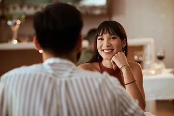 Pertanyaan yang sebaiknya tidak ditanyakan pada pasangan di awal hubungan