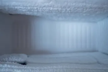 Penyebab freezer mendengung yang ternyata adalah normal.