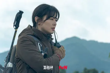 Karakter perempuan Seo Yi Kang yang diperankan Jun Ji Hyun di K-Drama tvN Jirisan