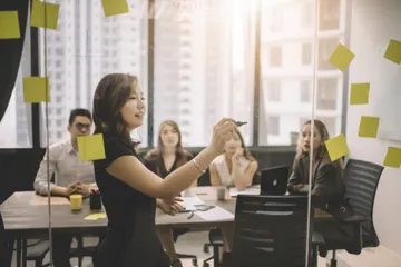 Pakar memberikan saran pengembangan karir untuk wanita di 2022.