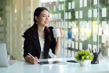 Inspirasi fashion item untuk gaya casual ke kantor