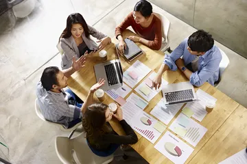 Lowongan kerja startup di Ruangguru posisi Educational Content Editor English.