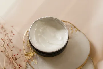 Perbedaan cleansing balm dan cleansing oil.