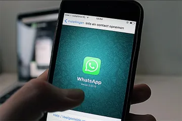 Ilustrasi aplikasi WhatsApp yang disadap oleh pasangan atau orang lain.