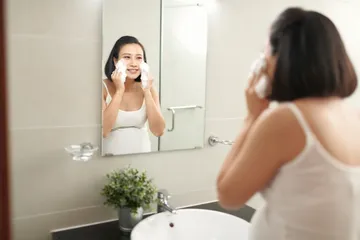 Rekomendasi sabun cuci muka yang aman untuk ibu hamil.