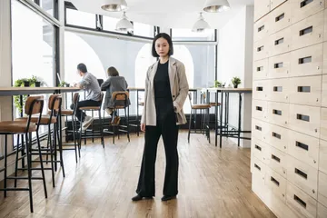 Cara mengaplikasikan gaya fashion effortlessly chic.