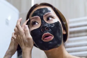 Manfaat tersembunyi masker charcoal 