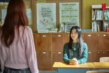 Karakter perempuan Cho Yi Hyun di All of Us Are Dead. 