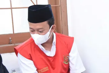 Herry Wirawan tersangka kasus pemerkosaan santri di Bandung resmi dihukum mati.