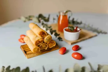 Spring roll atau lumpia goreng, hidangan pembuka untuk Tahun Baru Imlek 2023