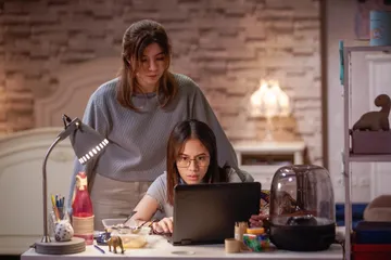 Sinopsis Virgin The Series yang tayang Kamis (14/1/2022) di Disney+ Hotstar.