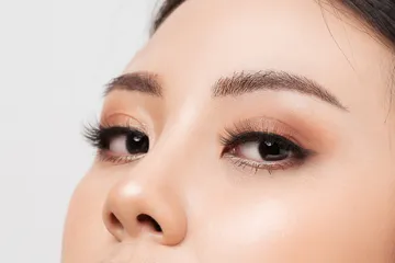 Makeup mata yang tepat berdasarkan bentuk matanya.