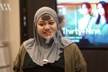 Potret Aurel Hermansyah saat memakai pilis