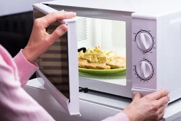 Alasan mengapa kamu perlu memiliki microwave