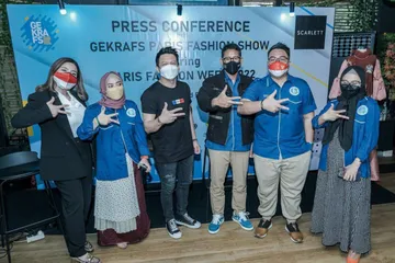 Kemenparekraf dukung 10 brand lokal  ke Paris Fashion Week 2022.