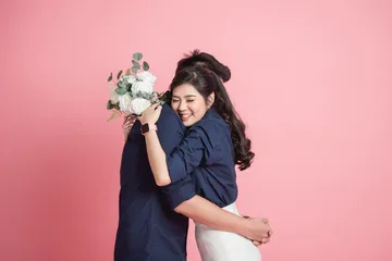 Nilai yang harus dimiliki agar hubungan suami istri bahagia.